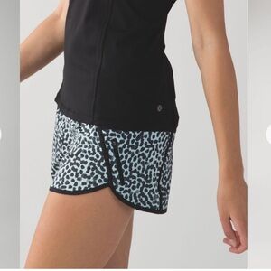 Lululemon Tracker Short III Size 6 4-Way Stretch